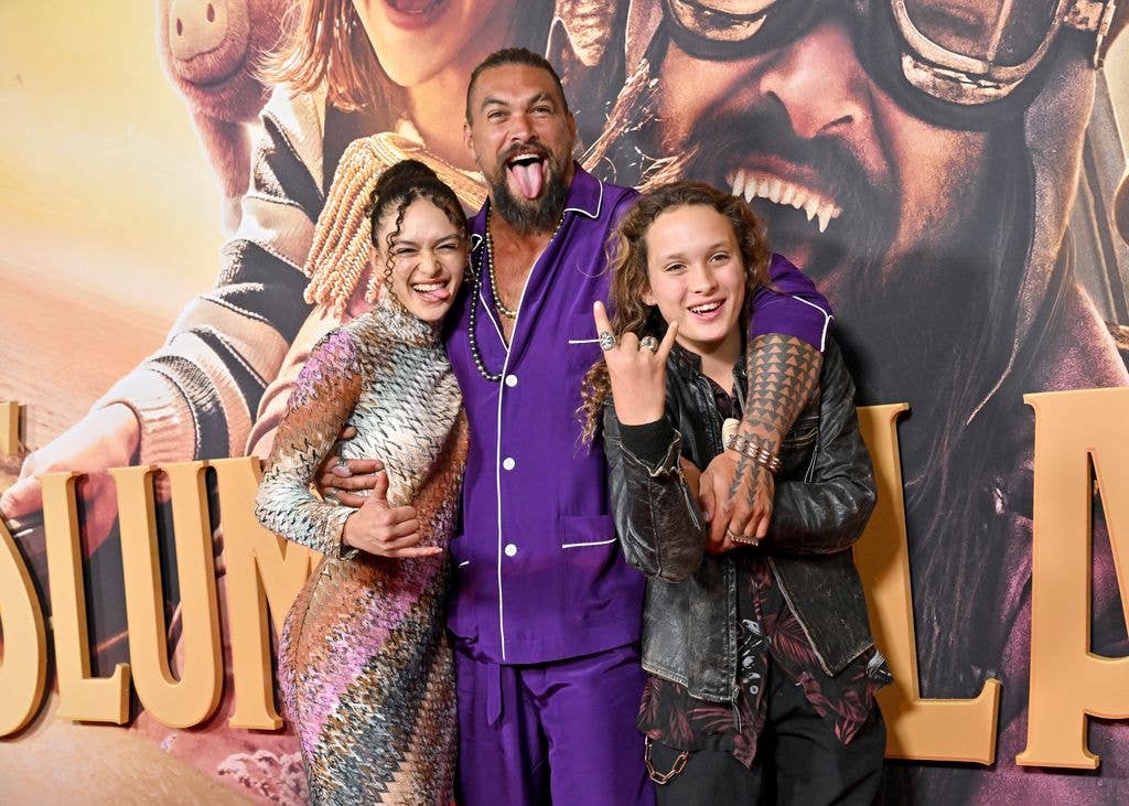 Jason with his kids (L-R) Lola Iolani Momoa and Nakoa-Wolf Manakauapo Namakaeha Momoa 