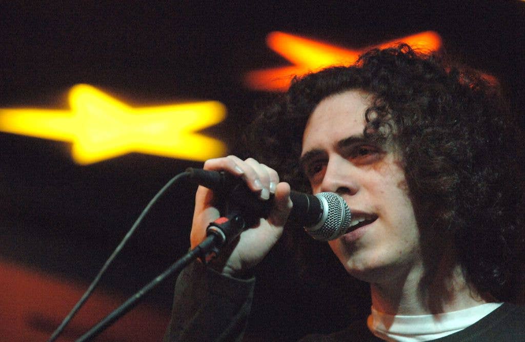 Cody Carpenter singing into a microphone at the 2006 Sundance Film Festival.