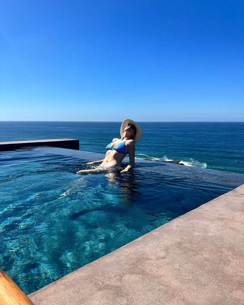 kate upton tanning