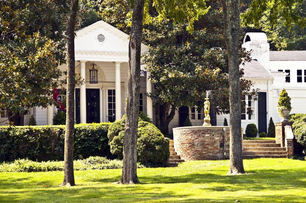 Taylor Swift's Nashville home comes with its own guesthouse