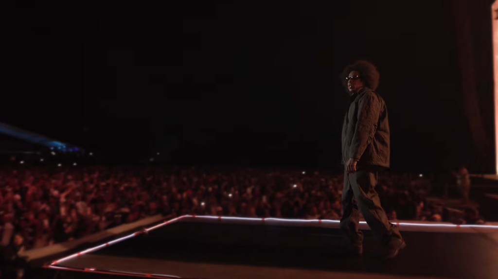 Jay-Z on stage in Philadelphia with his new hair