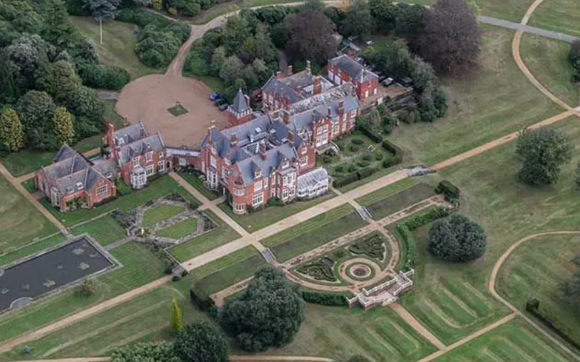 A bird's eye view of Bagshot Park