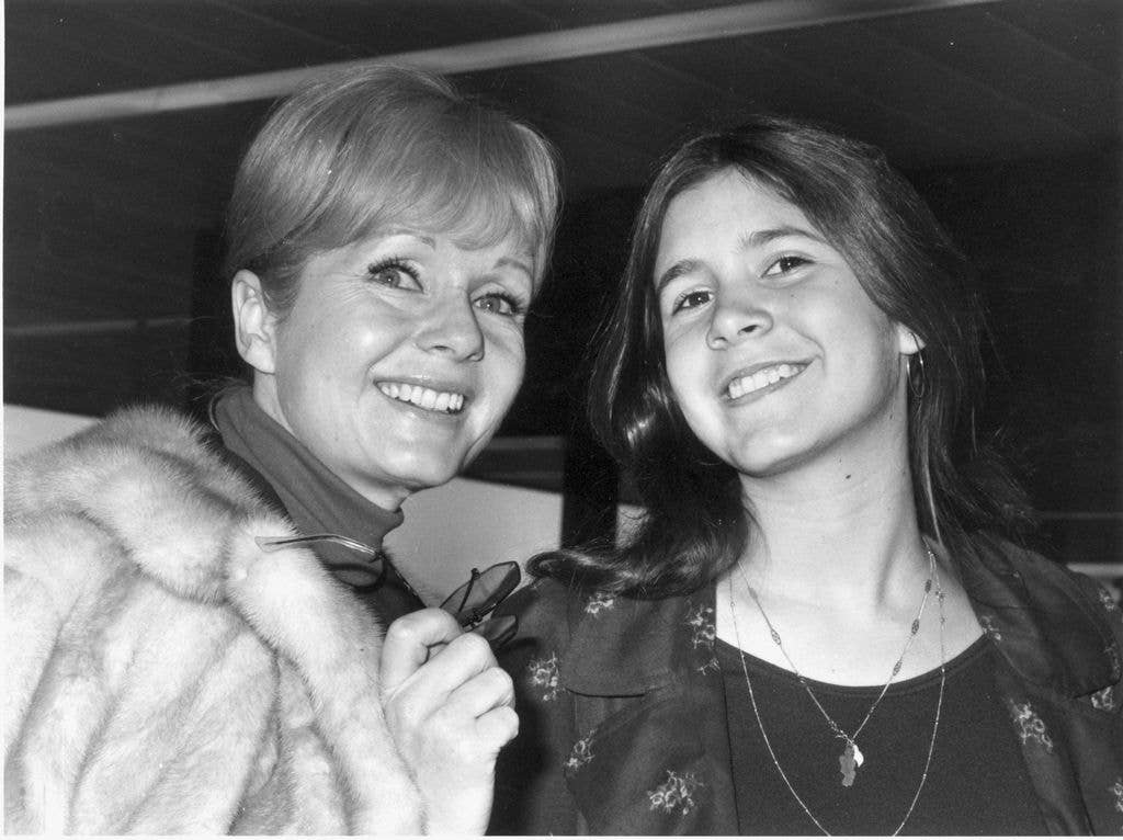 Debbie Reynolds with a young Carrie Fisher