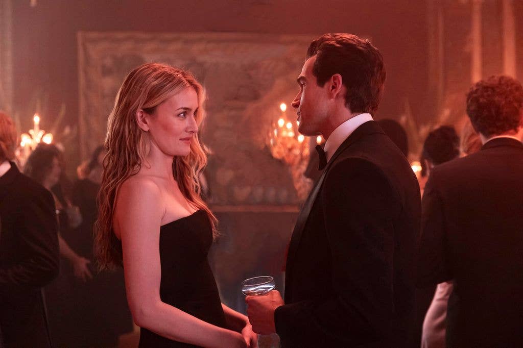Sarah Pidgeon stars as Carolyn Bessette and Paul Anthony Kelly plays John F. Kennedy Jr.