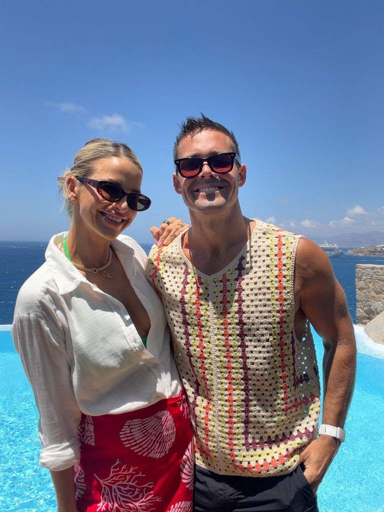 The couple posed in front of a pool with a stunning view of the Mediterranean