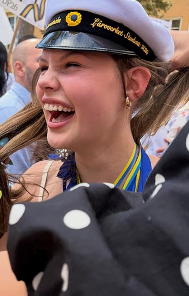 Birdie has graduated from Swedish boarding school!