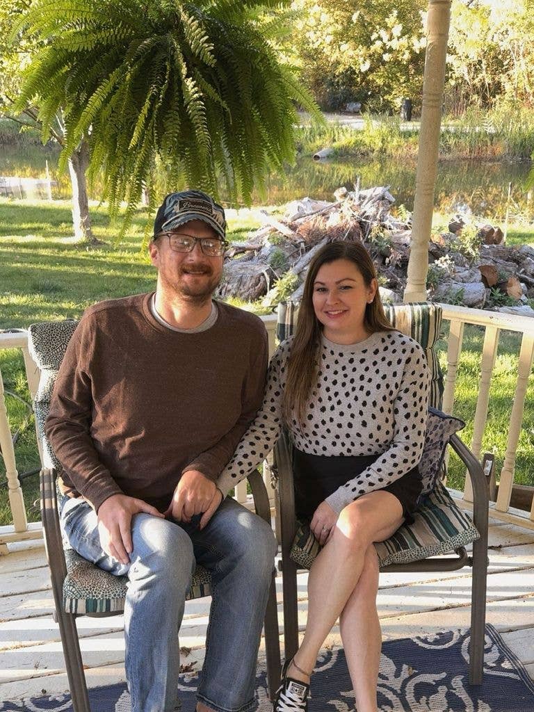 Picture of Joe Doering and his wife Lindsay shared by Mandy Banh on GoFundMe