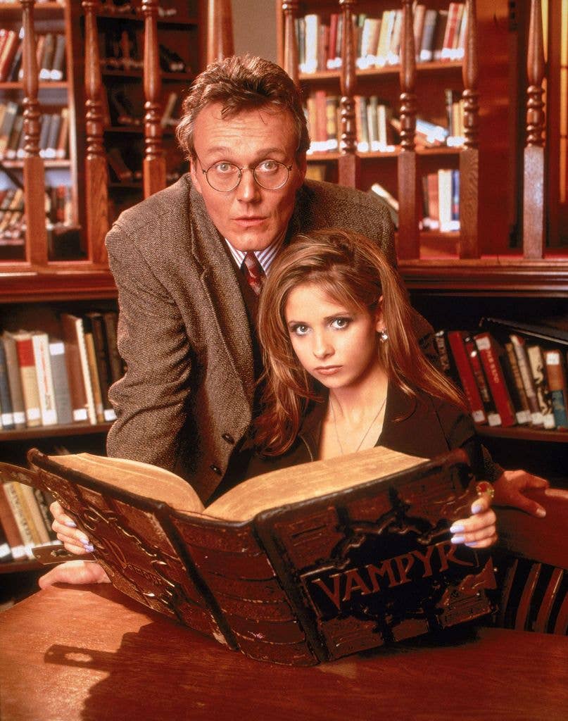 Anthony Head and Sarah Michelle Gellar  in the (C)WB Television Network/ United Paramount Network TV series: Buffy the Vampire Slayer