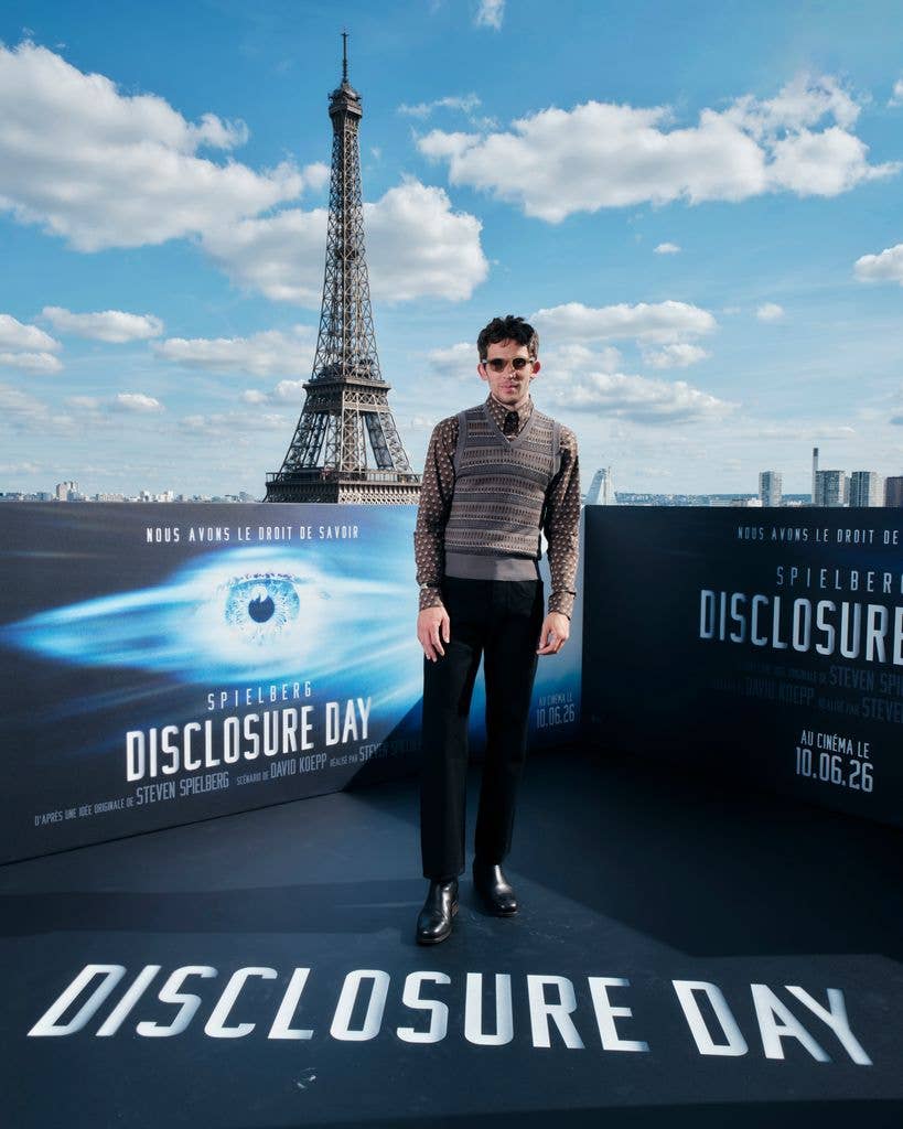 PARIS, FRANCE - JUNE 01: (EDITORâS NOTE: Image has been retouched at the request of the client.) Josh O'Connor attends the âDisclosure Dayâ Paris photocall at Shangri-La Hotel Paris on June 01, 2026 in Paris, France. (Photo by Pierre Mouton/Getty Images for Universal Pictures)