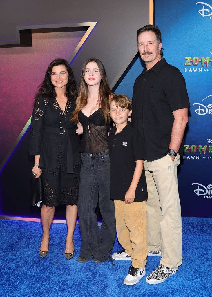tiffani thiessen family red carpet