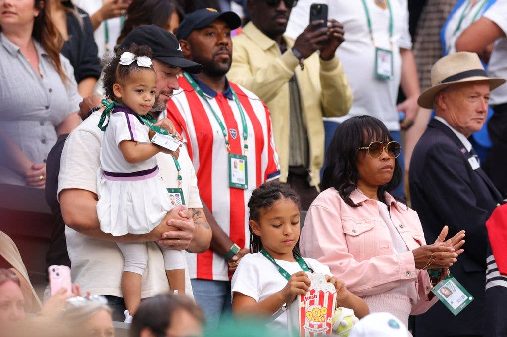 Alexis Ohanian and children watch Serena Williams against Maya Joint