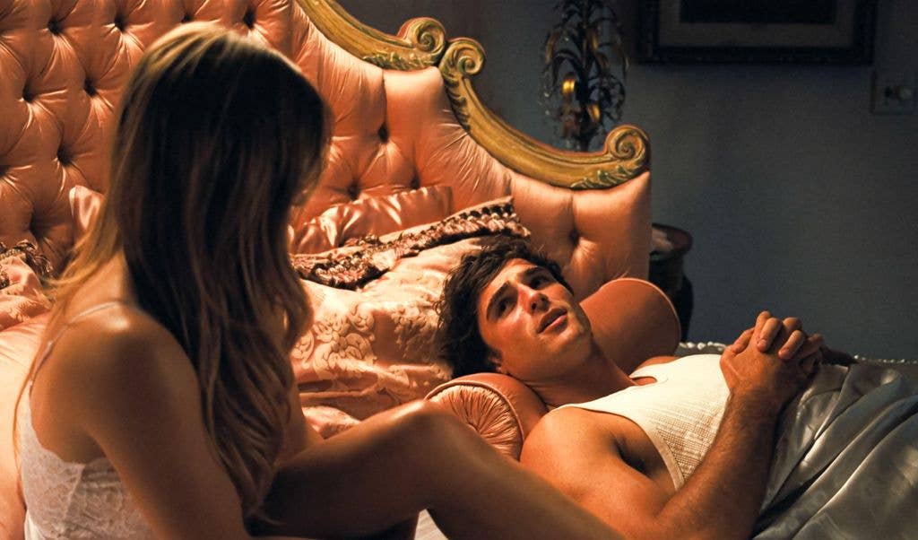 A photo of jacob elordi and Sydney Sweeney in a pink silk bed 