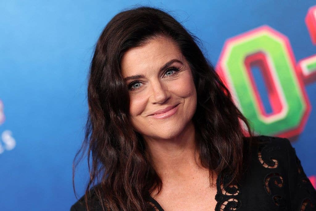 tiffani thiessen smiling
