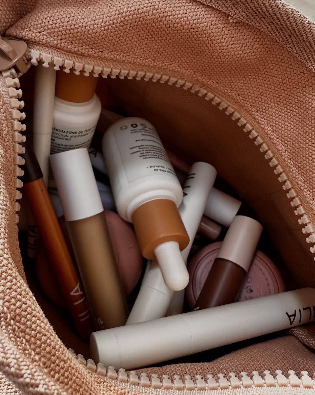 makeup bag of ilia cosmetics