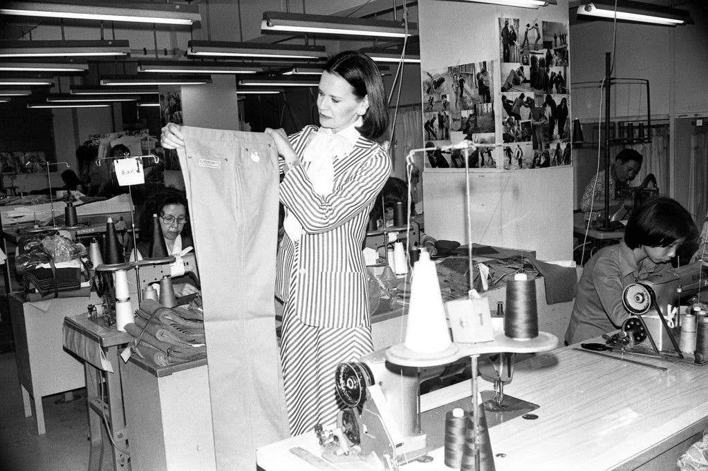 American fashion designer Gloria Vanderbilt visits Murjani, a Hunghom garment company where her jeans were made. 11 JAN 1979