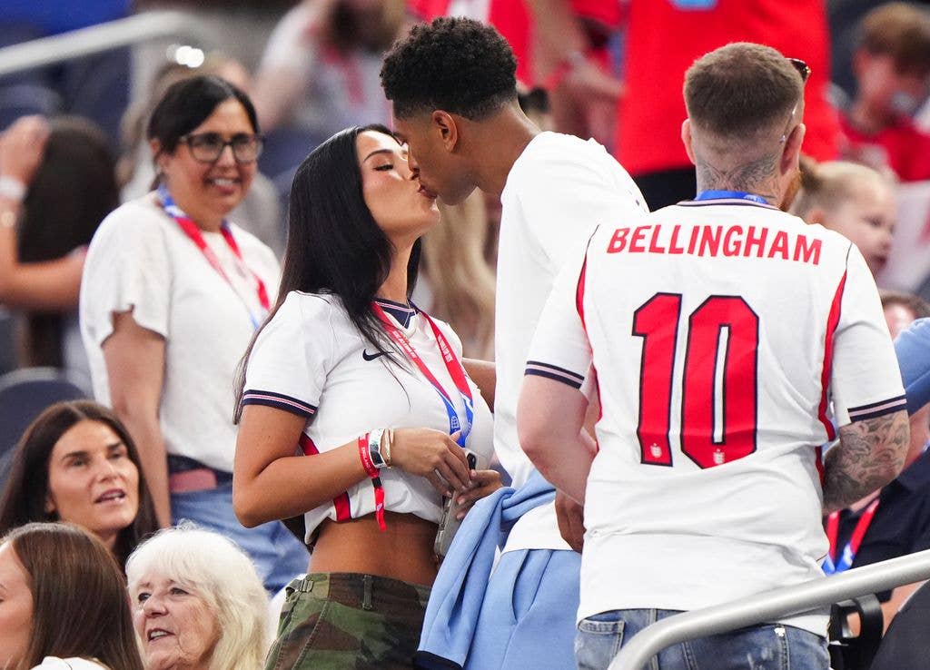 jude bellingham girlfriend ashlyn castro kissing
