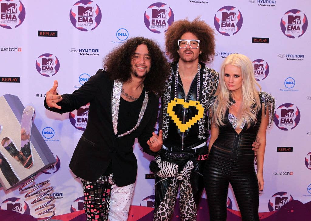 Skyblu (L) and Redfoo (C) of US electro pop band LMFAO pose with British artist Lauren Bennett (L) on the red carpet at the MTV European Music Awards (EMA) at the Odyssey Arena in Belfast, Northern Ireland, on November 6, 2011