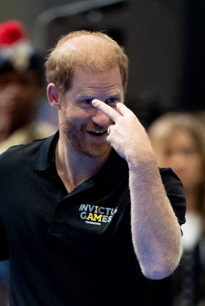 prince harry pointing at his own eyes