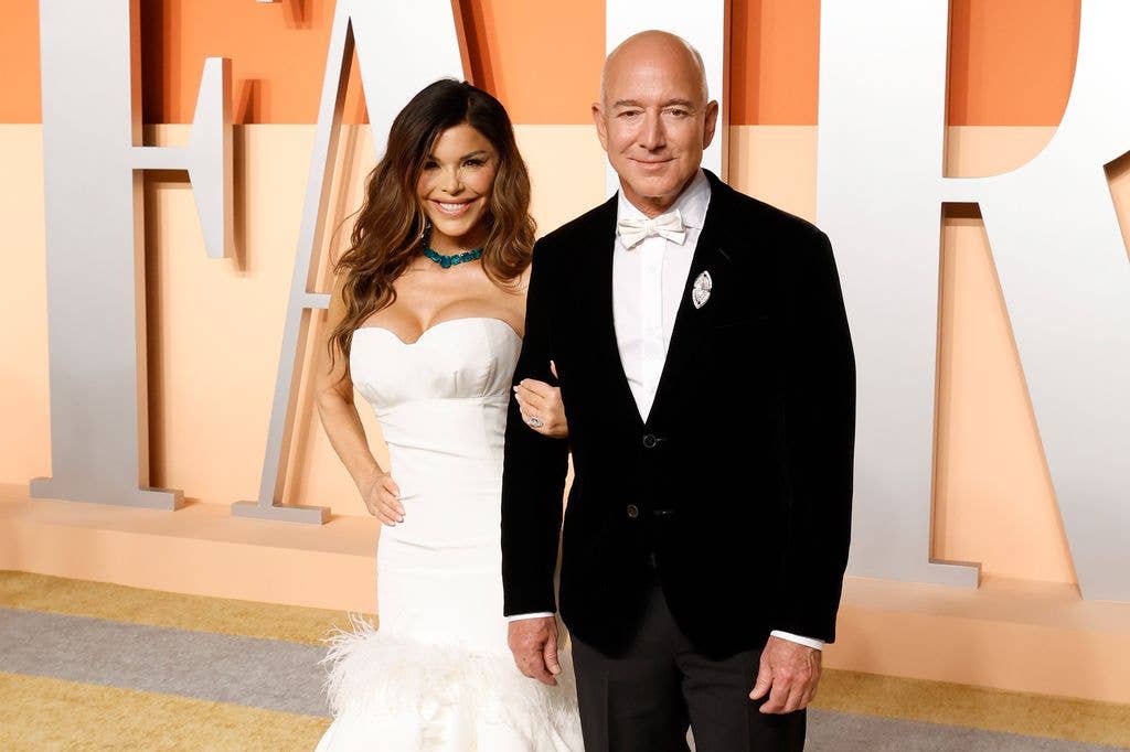 Lauren Sanchez and Jeff Bezos attend the 2025 Vanity Fair Oscar Party hosted by Radhika Jones at Wallis Annenberg Center for the Performing Arts on March 02, 2025 in Beverly Hills, California.  (Photo by Taylor Hill/FilmMagic)