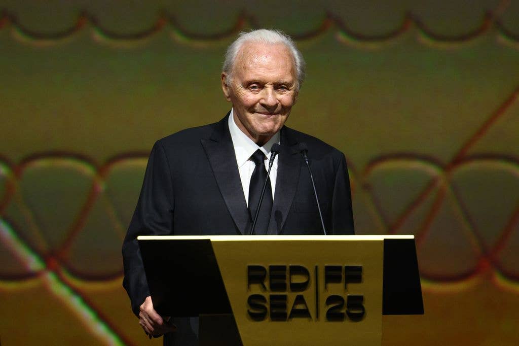 Anthony hopkins speaking podium