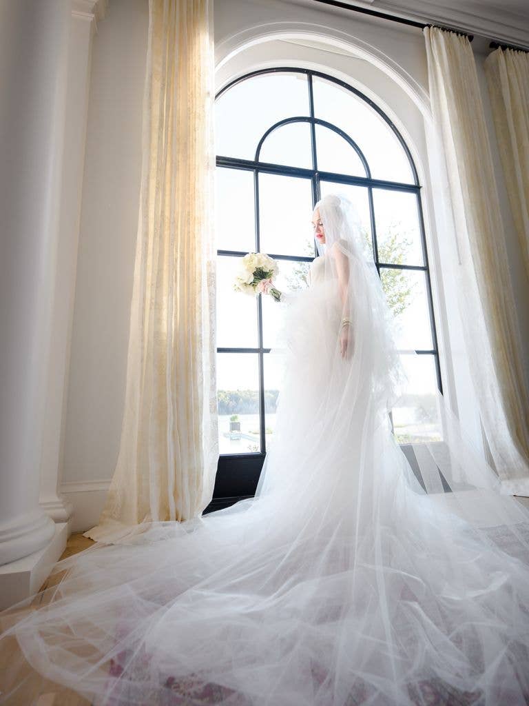 Gwen's Vera Wang wedding dress