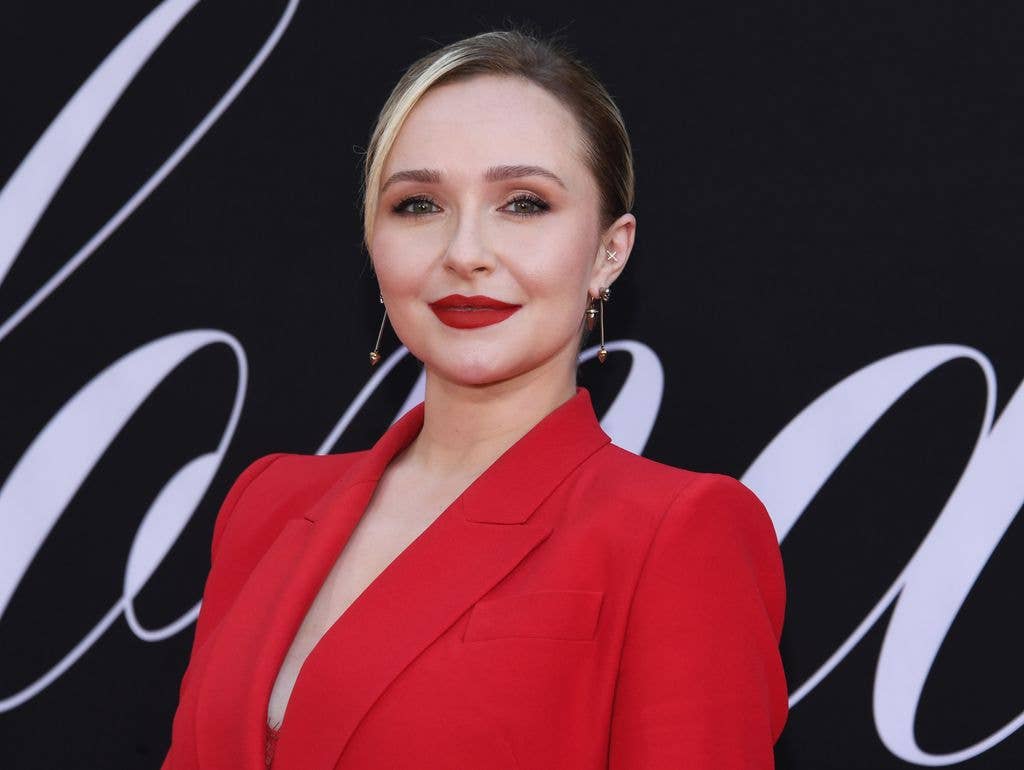 Hayden Panettiere smiling red lipstick 