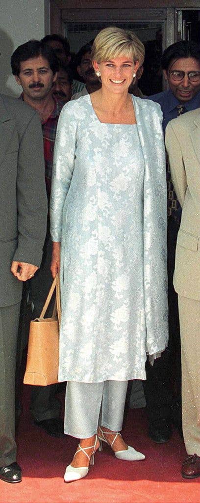 Diana, Princess Of Wales  In Lahore, Pakistan, During Her Visit To Help The Shaukat Memorial Hospital 