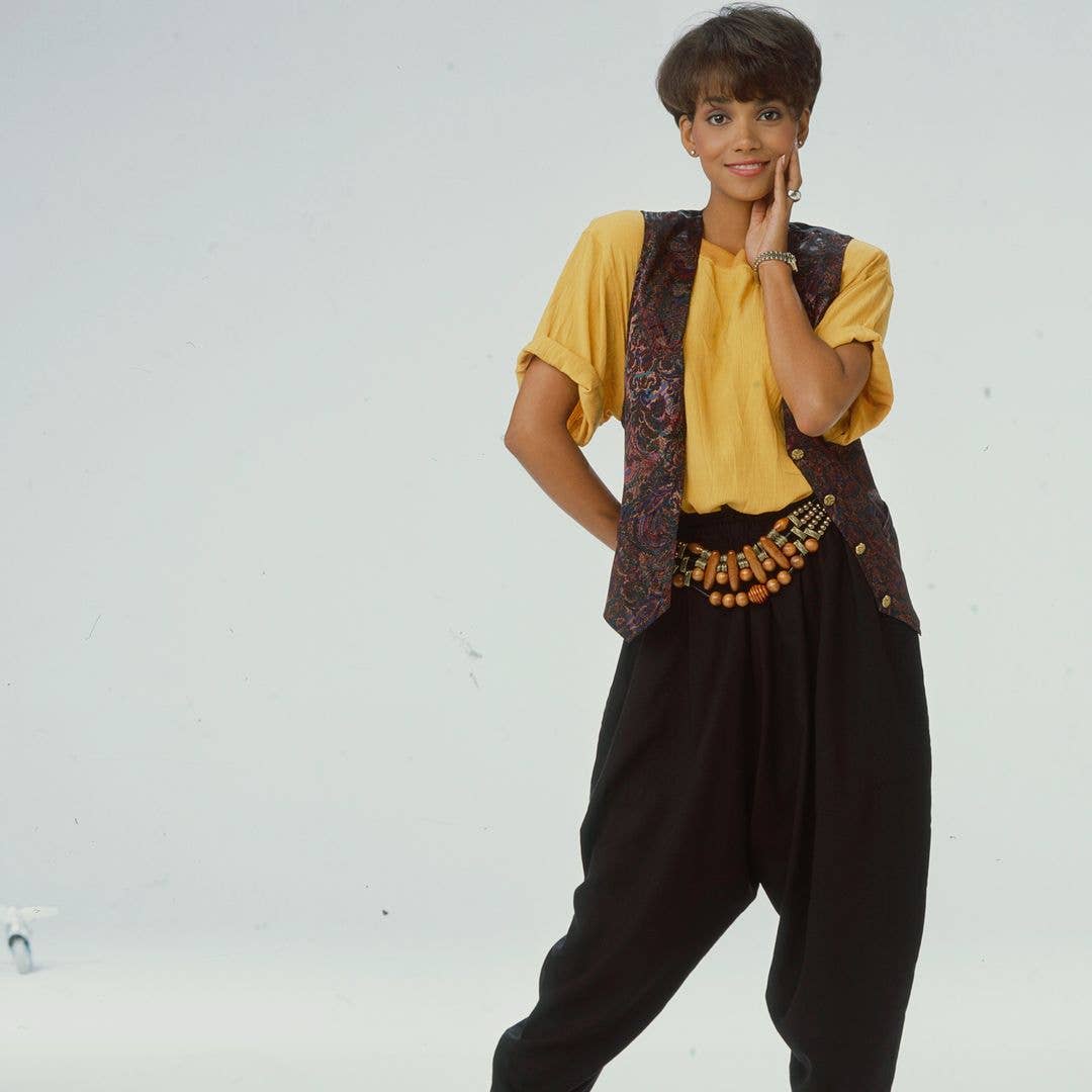 Halle Berry promotional photo for the ABC tv series 'Living Dolls'.