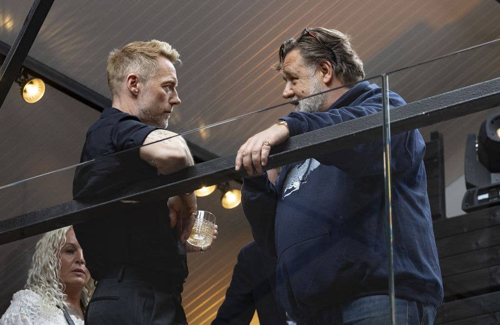 russell crowe speaking to ronan keating