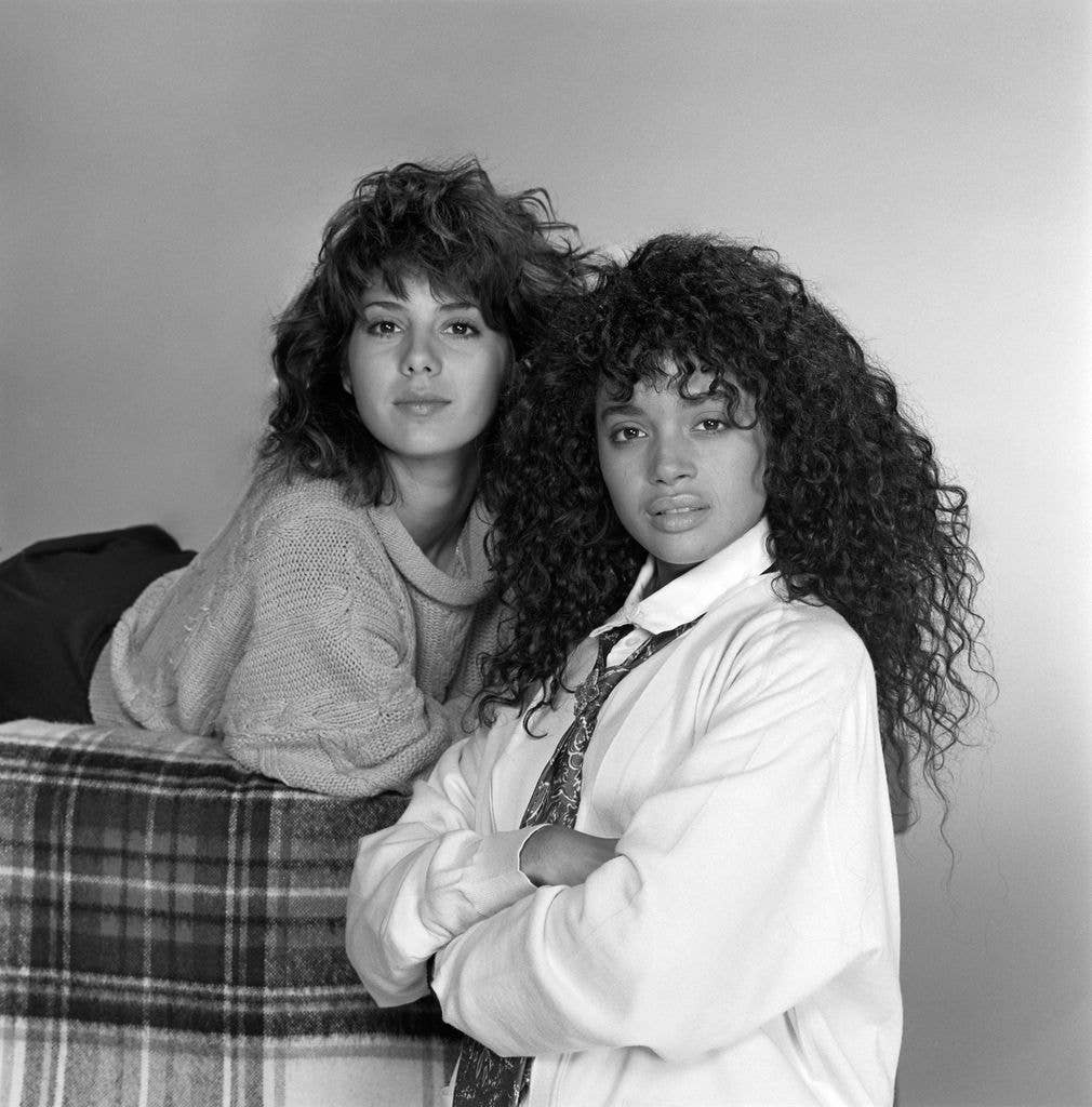 Marisa Tomei as Maggie Lauten, Lisa Bonet as Denise Huxtable 