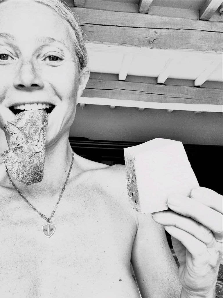 The star enjoyed a poolside snack