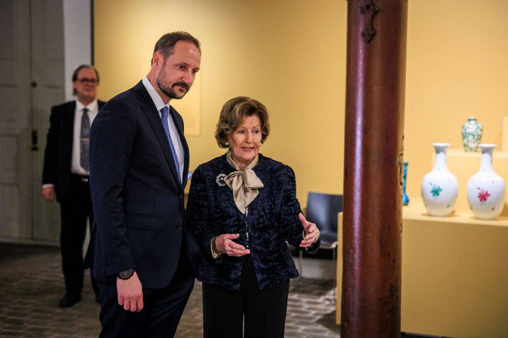 Crown Prince Haakon standing with Queen Sonja