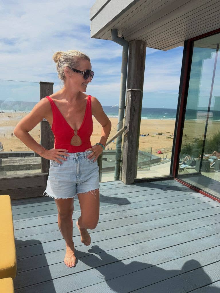 Helen Skelton shows off her bikini style