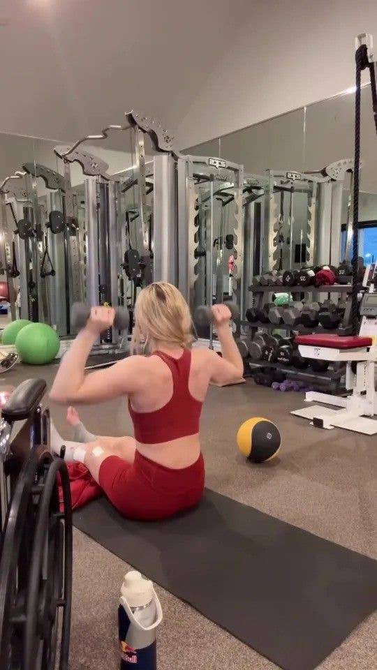 instagram photo of the back of lindsey vonn working out