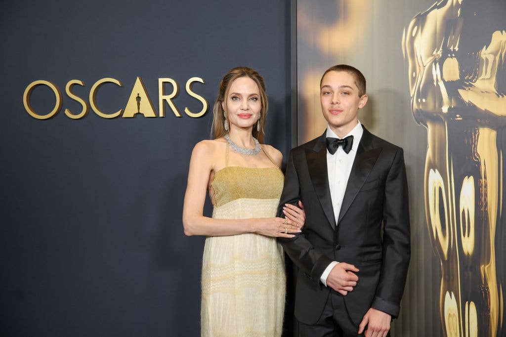 photo of angelina jolie with son knox as oscars 2024
