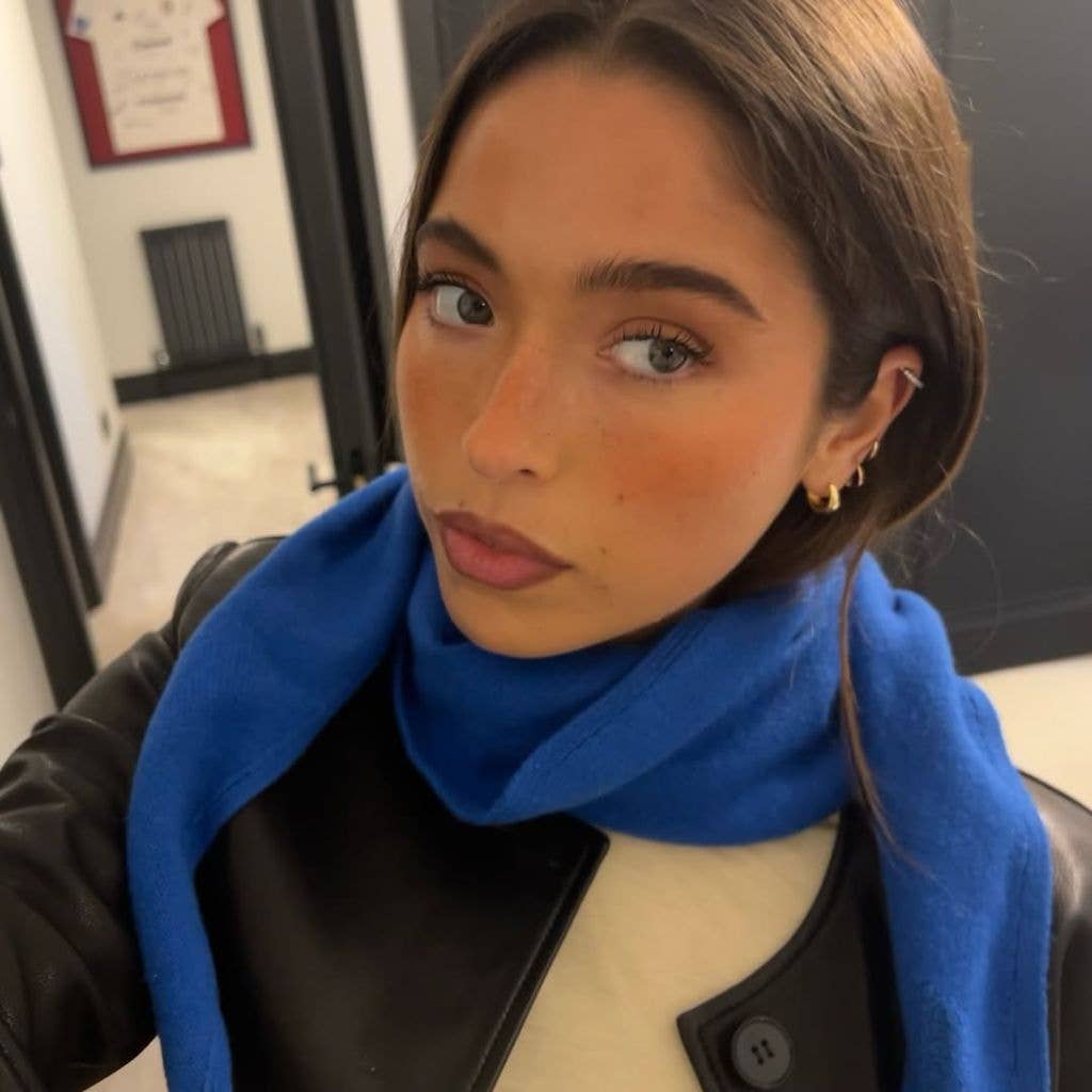 lola consuelos selfie