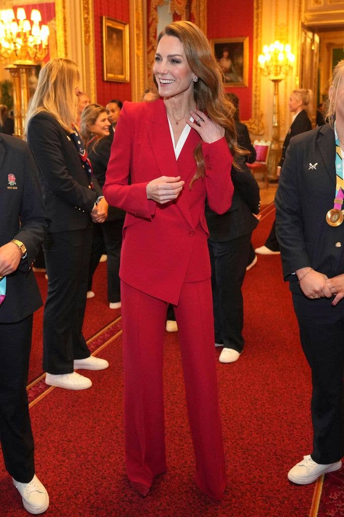 In a stylish nod to the England Women’s rugby team’s colors, Catherine wore a red Alexander McQueen power suit to meet members of the team at Windsor Castle in 2026