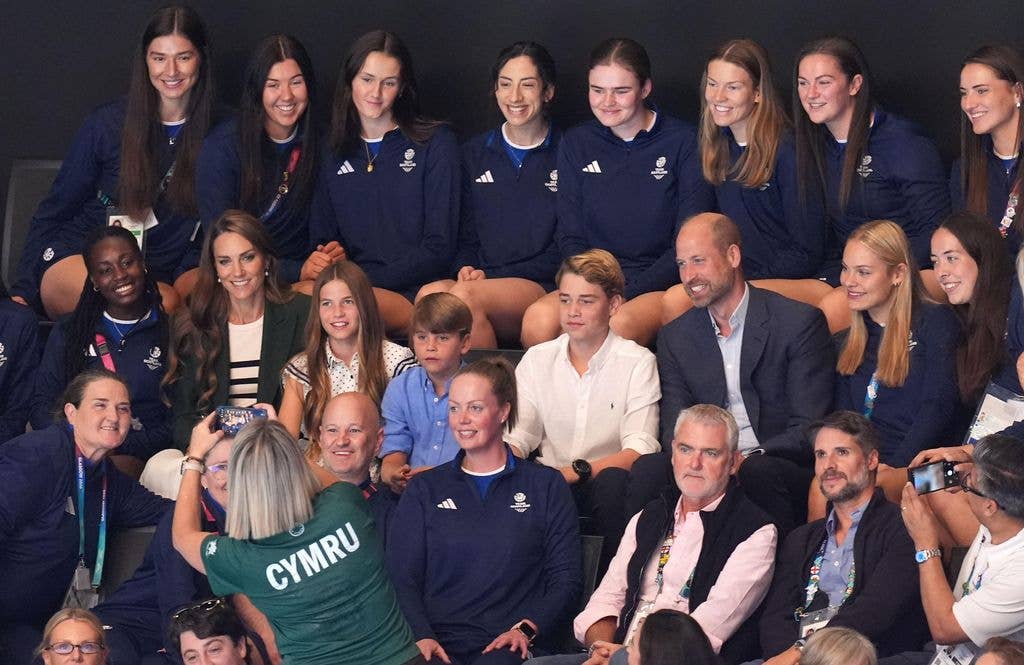 Group photo of athletes and dignitaries, including Prince William and Prince George.