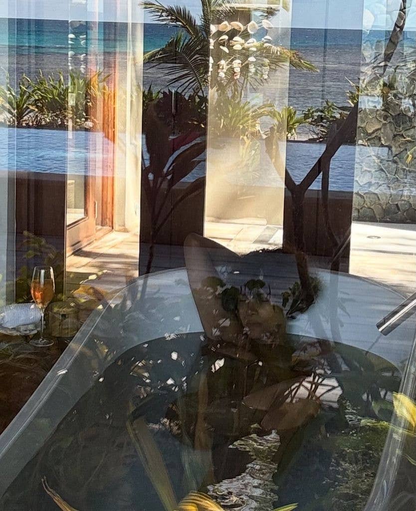 Halle thoroughly relaxed on her Fijian vacation