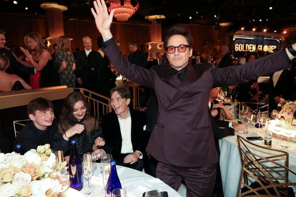 Aran Murphy, Yvonne McGuinness, Cillian Murphy and Robert Downey Jr. at the 81st Golden Globe Awards