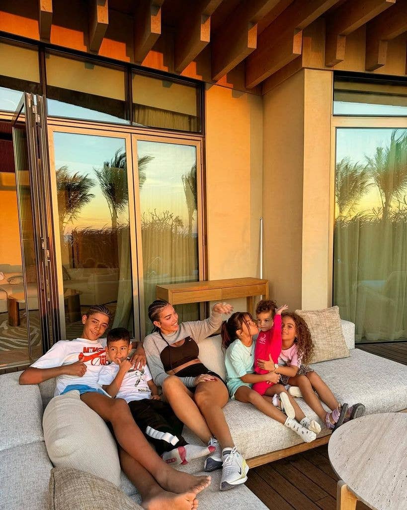 Cristiano Ronaldo's five children and fiance posing for a photo, shared via Instagram