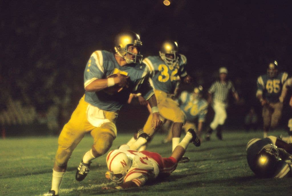 UCLA QB Mark Harmon (7) in action vs Nebraska at Rose Bowl Stadium.
Pasadena, CA 9/9/1972