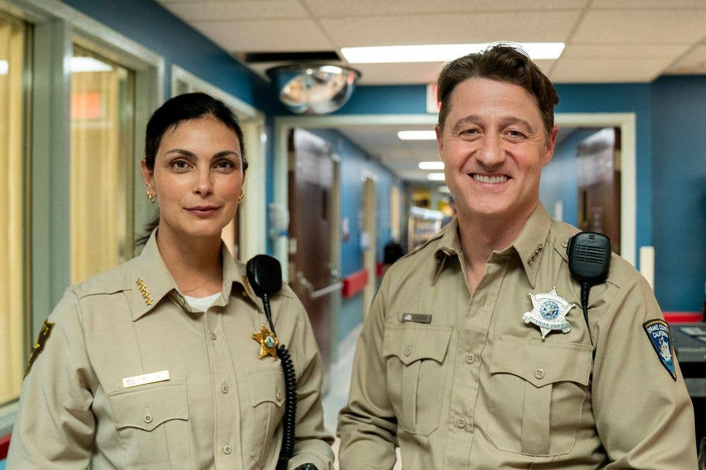 Morena Baccarin as Sheriff Mickey Fox and Ben McKenzie as Sheriff Jim Wade in Sheriff Country