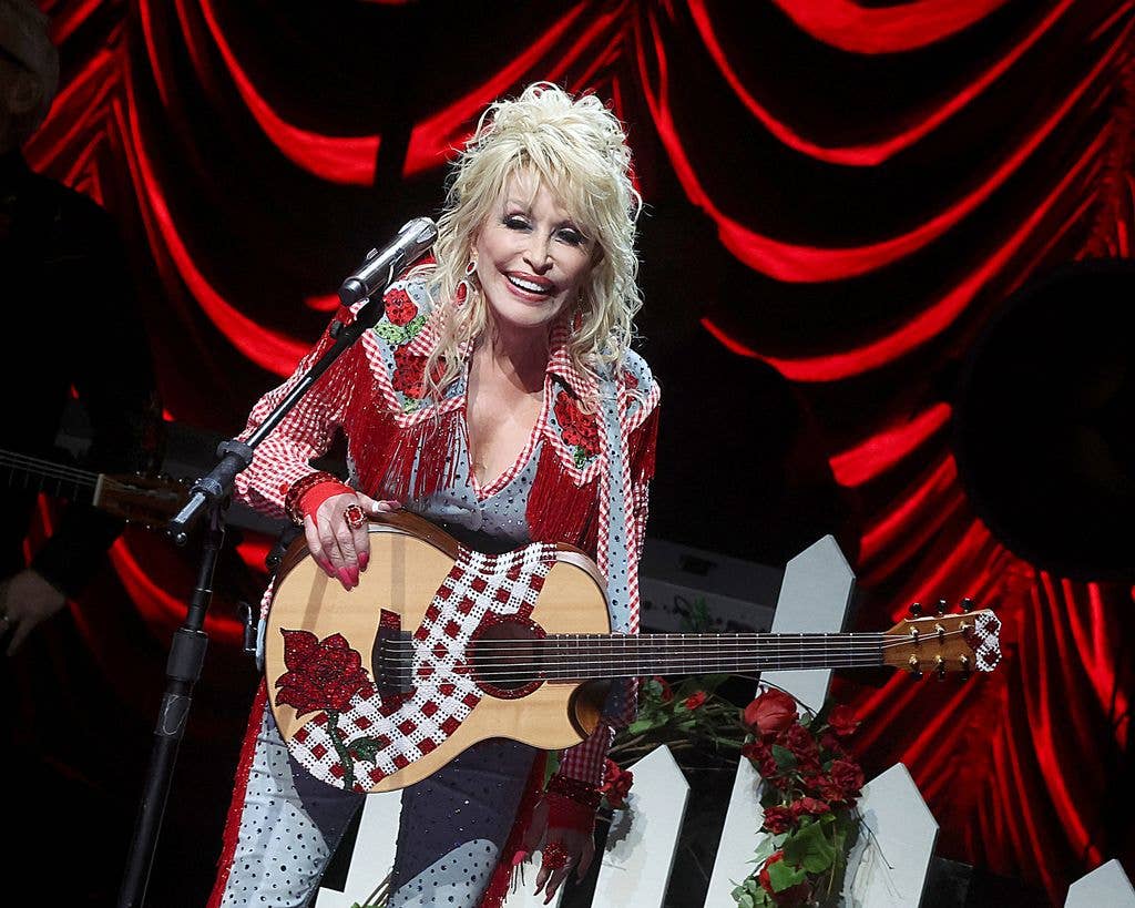 dolly parton smiling onstage