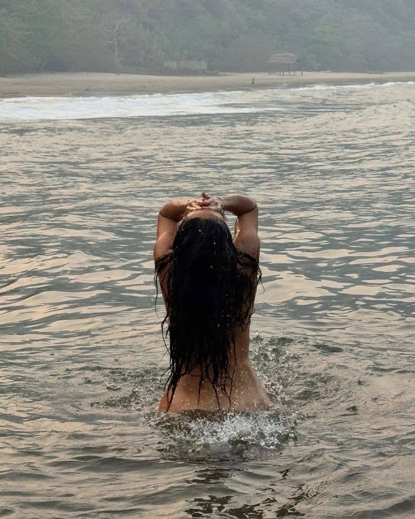 salma hayek topless ocean