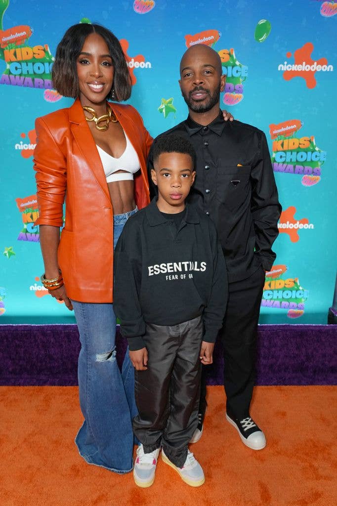Kelly Rowland, Titan Jewell Weatherspoon, and Tim Weatherspoon attend the 2023 Nickelodeon Kids' Choice Awards at Microsoft Theater on March 04, 2023 in Los Angeles, California. 