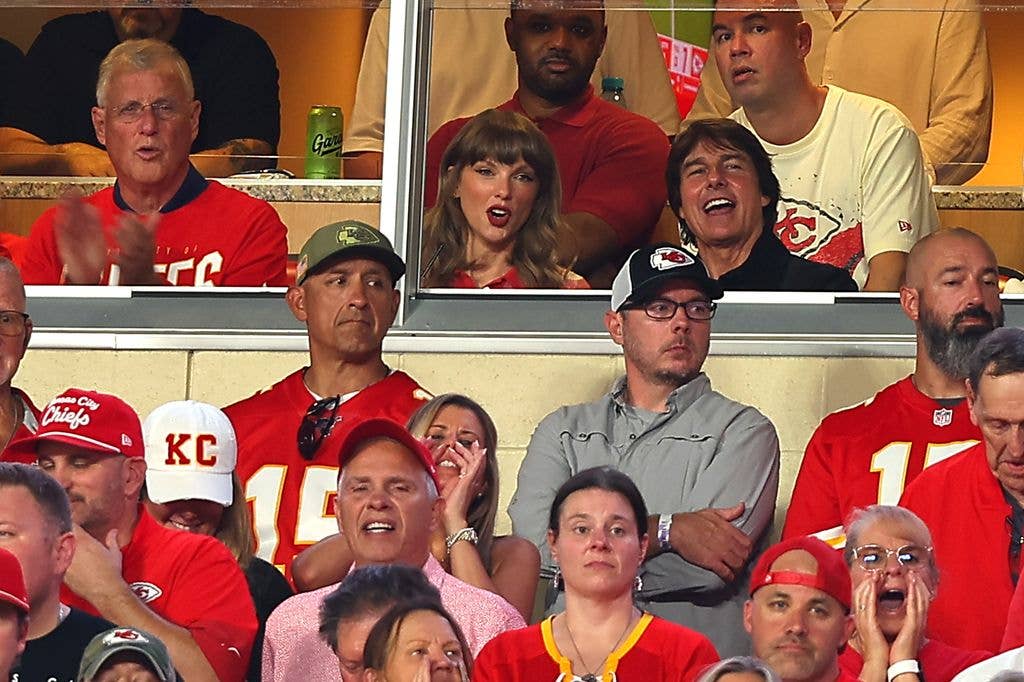 Tom and Taylor watch Travis Kelce play