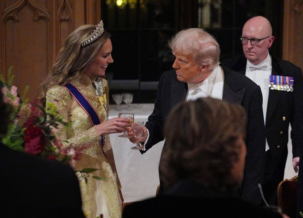  Catherine, Princess of Wales, toasts US President Donald Trump after his speech 
