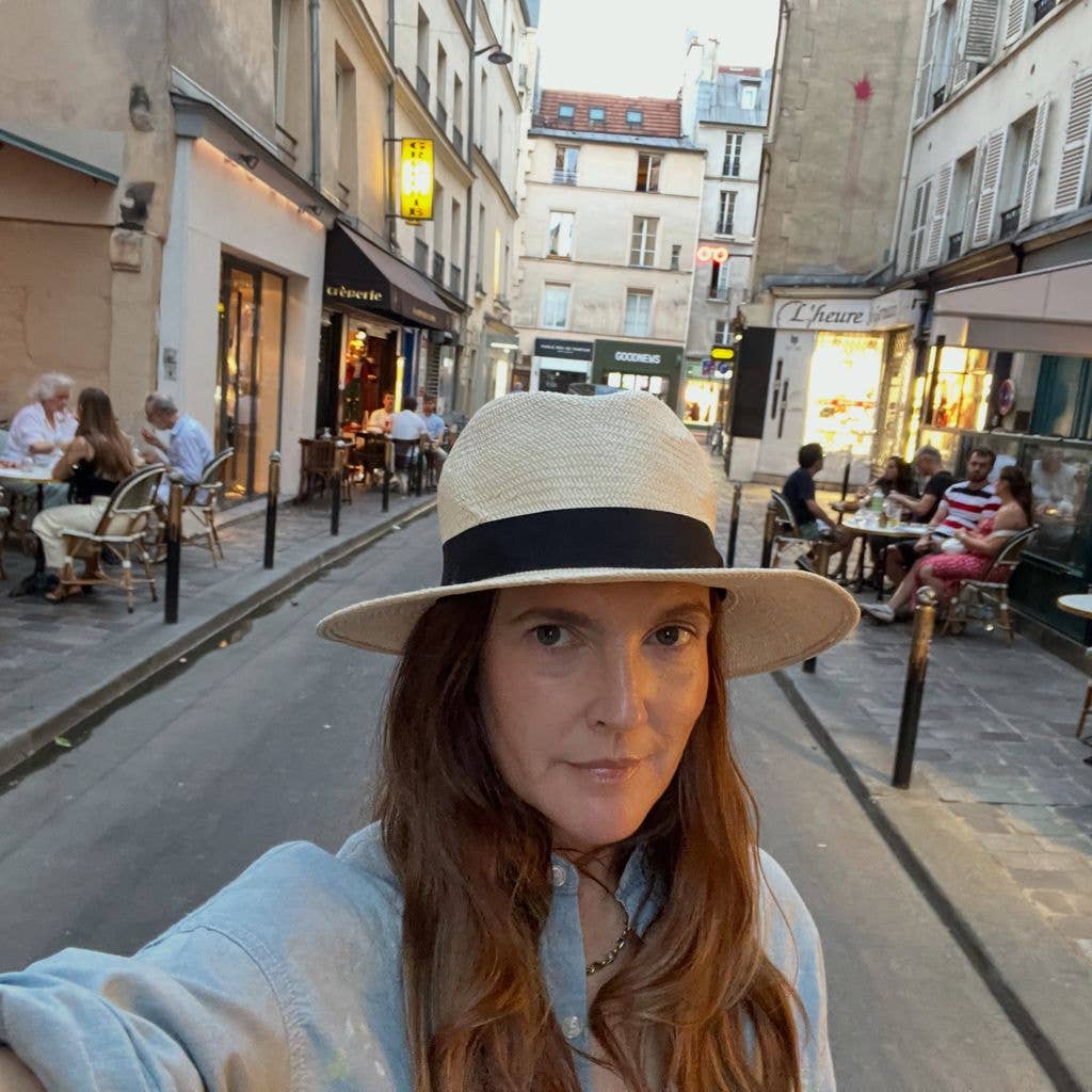 Drew Barrymore takes a selfie