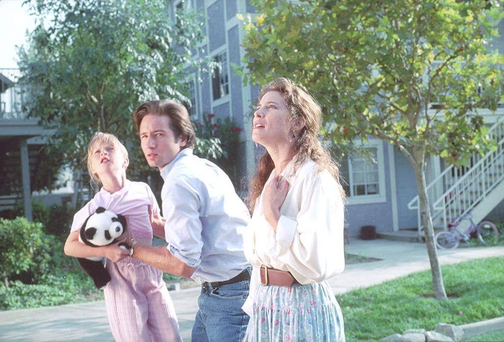 David Duchovny (C) and Mimi Rogers (R) in The Rapture